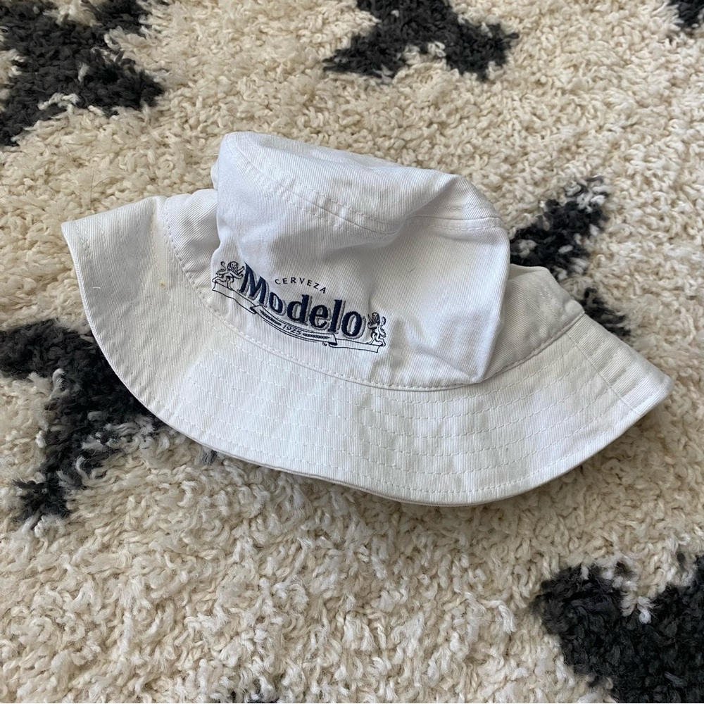 Modelo Bucket Hat